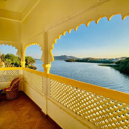 Hotel Vallabh A Lake Facing Balcony Удайпур Экстерьер фото